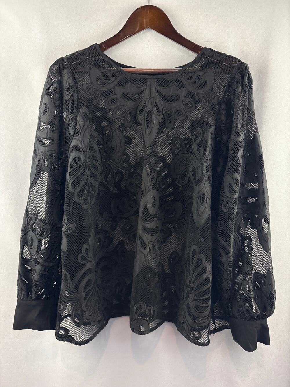 Women’s Torrid Size 2 Black Mesh Patterned Blouse